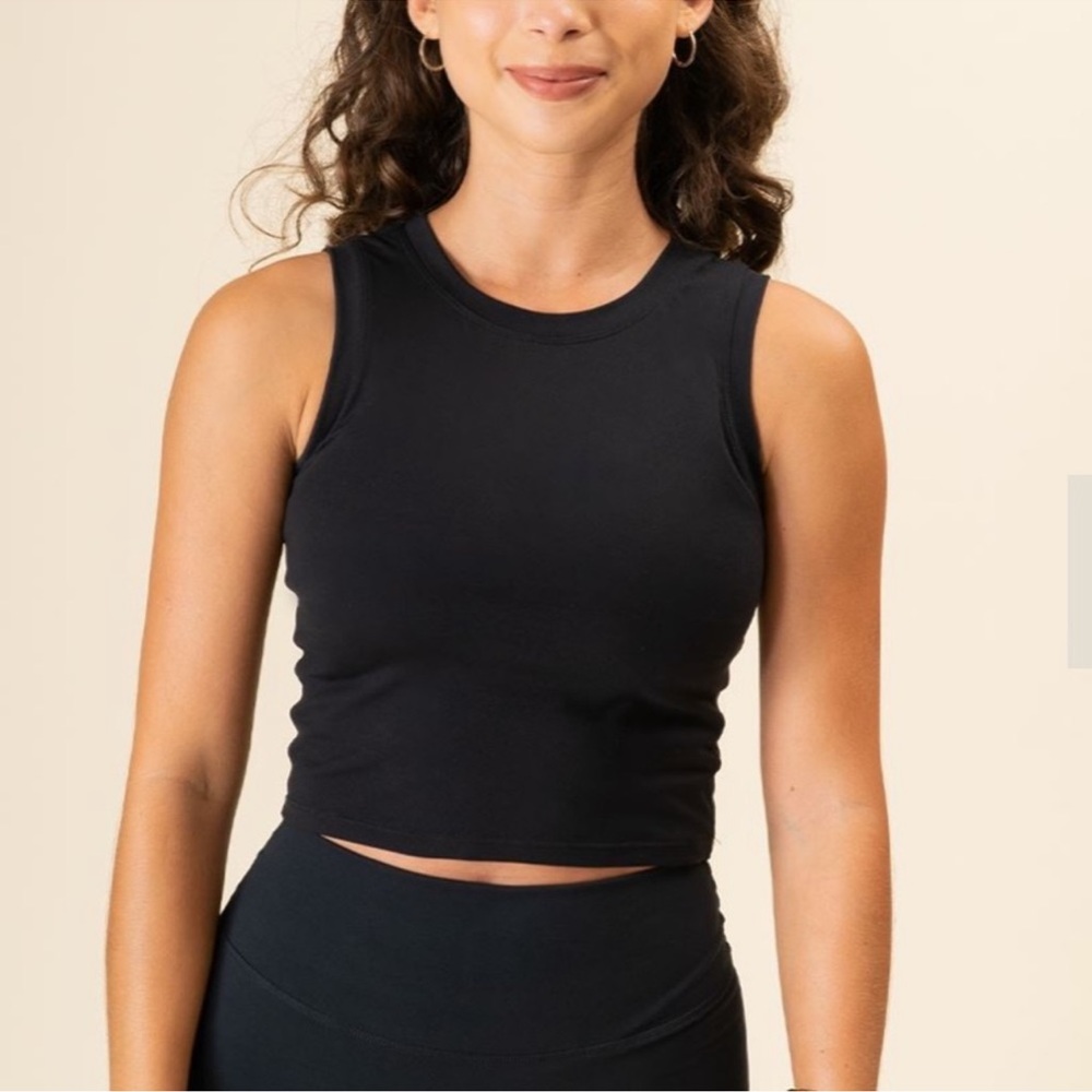 Paragon Fitwear Colombia Crop Top Tank in Black, Size Large